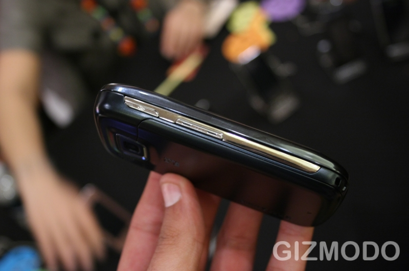 Illustration for article titled Samsung Impression Has Great Dumphone Hardware, Less Perfect Software